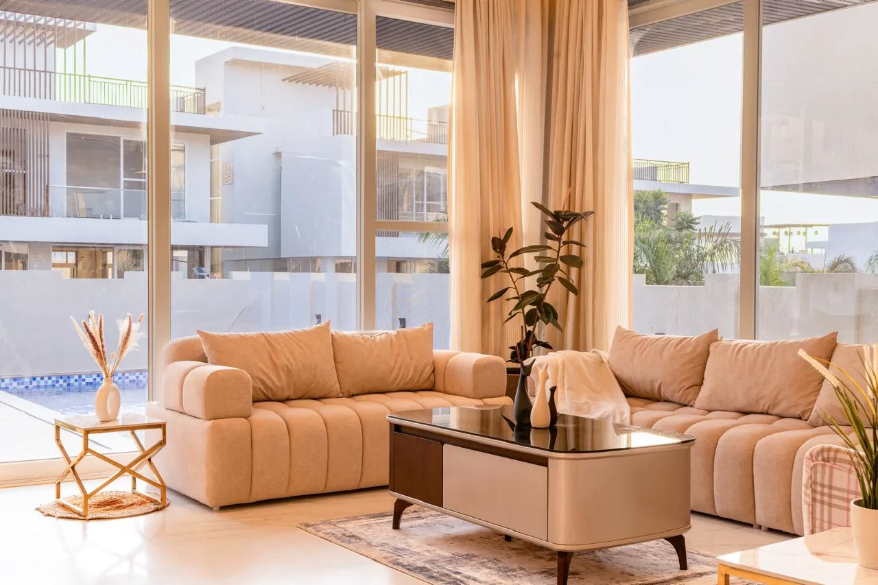 Marble-look living space